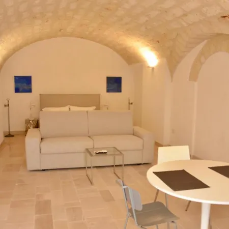Palazzo Della Torre 001 - Historical Modern