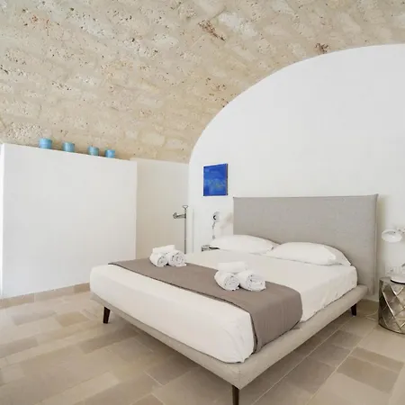 Palazzo Della Torre 001 - Historical Modern 巴里